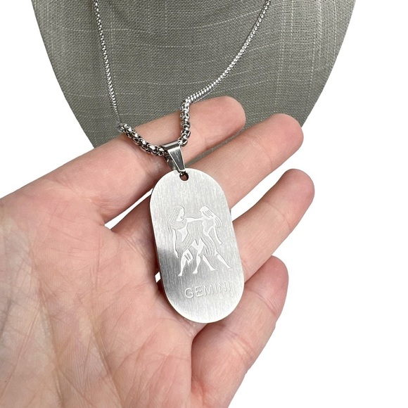 New FaithHeart Gemini Zodiac Dog Tag Rolo Chain Necklace - Picture 3 of 8